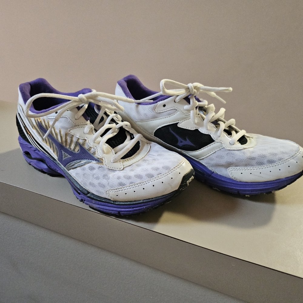 Mizuno Women's White and Purple Running Shoes
